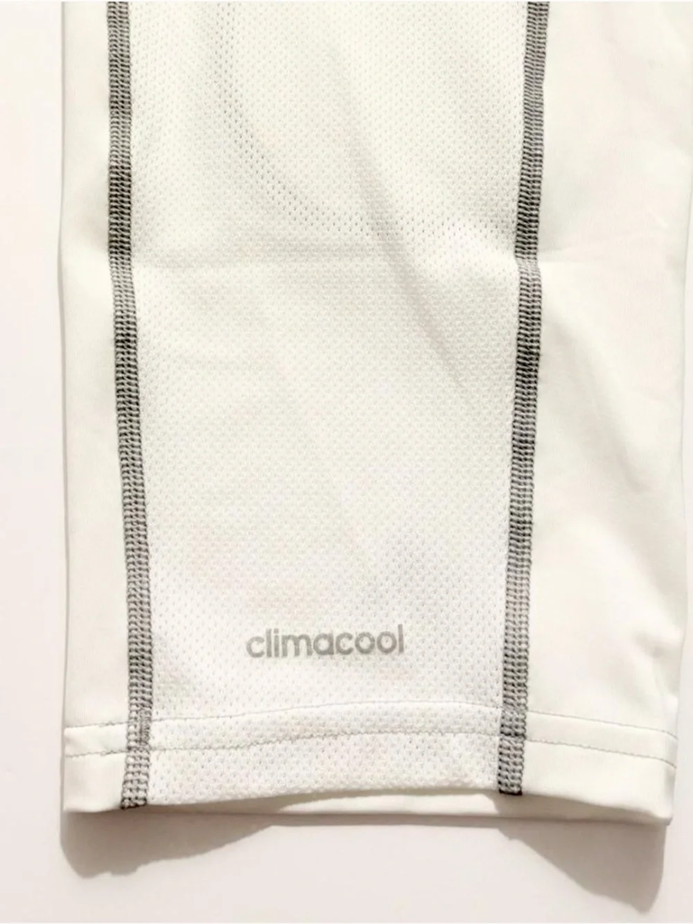 adidas TF IRONSKIN PAD KNEE in white Size XL it's only one.